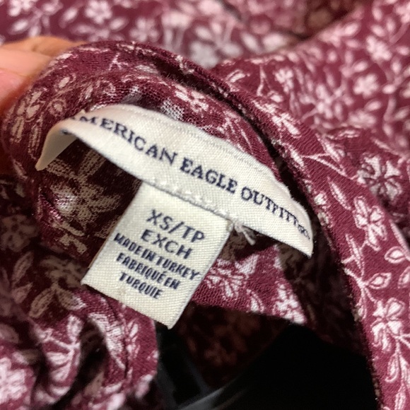 American Eagle Top Cold Shoulder Blouse XS Burgundy White🌀 - Picture 12 of 16